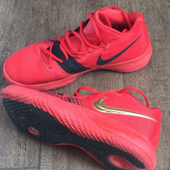 Basketball Shoes - Picture 2 of 7